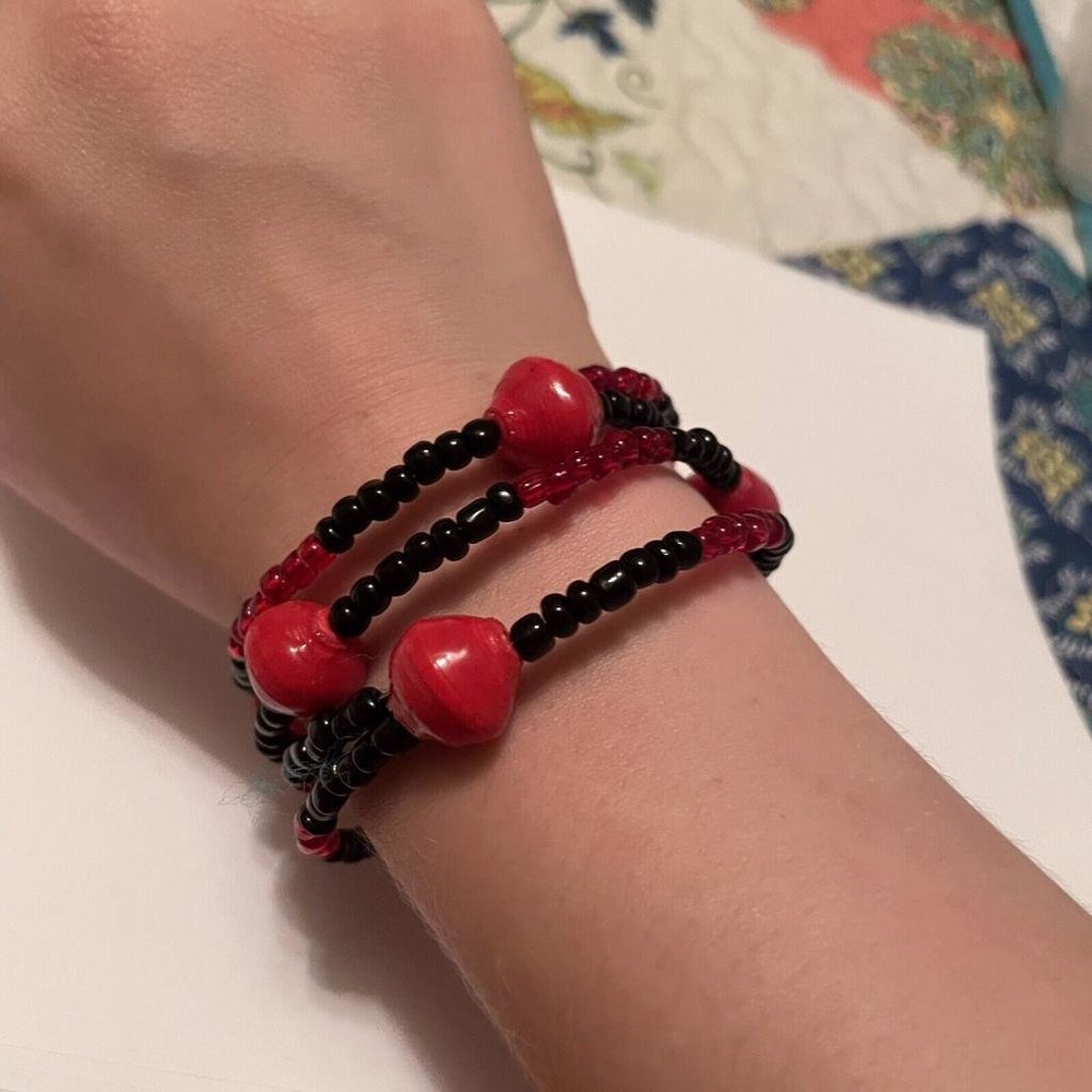Women’s Stretchy Spiral Bracelet Bead Beaded Black /Red Handmade